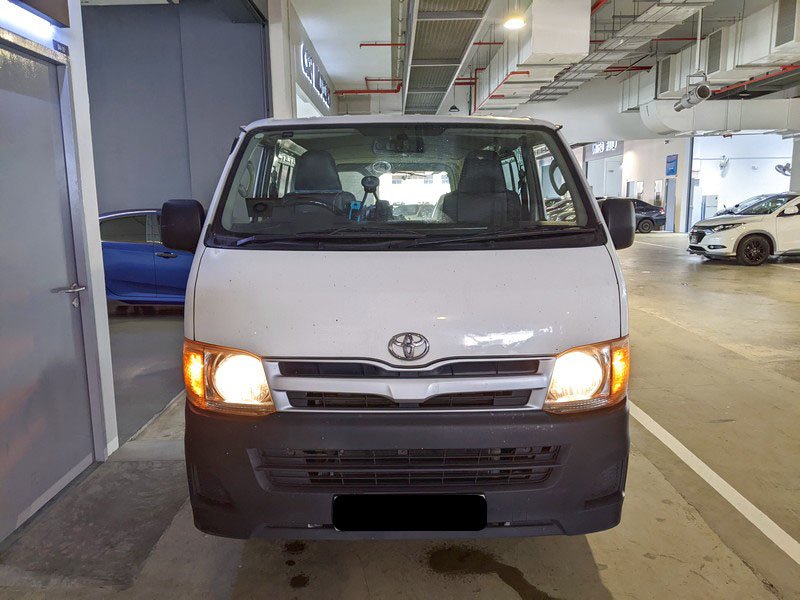 Toyota Hiace Auto (COE Till 01/2031)