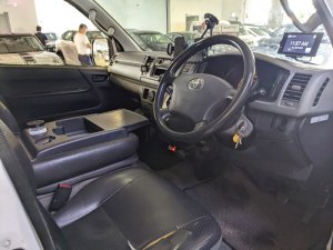Toyota Hiace Auto (COE Till 01/2031)