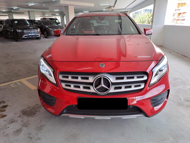 Mercedes Benz Gla180 Amg Line (r18 Led)