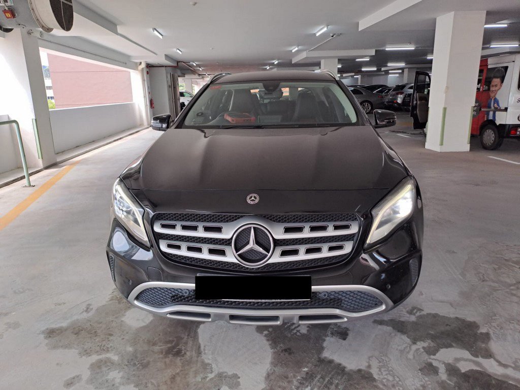 Mercedes Benz Gla180 Urban (r18 Led)