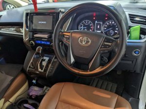Toyota Alphard 8 Seater 2.5X Cvt