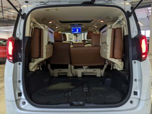 Toyota Alphard 8 Seater 2.5X Cvt