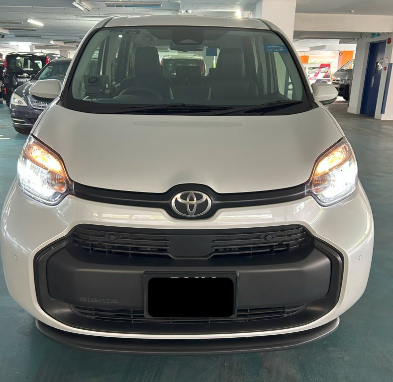 Toyota Sienta Hybrid Standard (Hybrid)