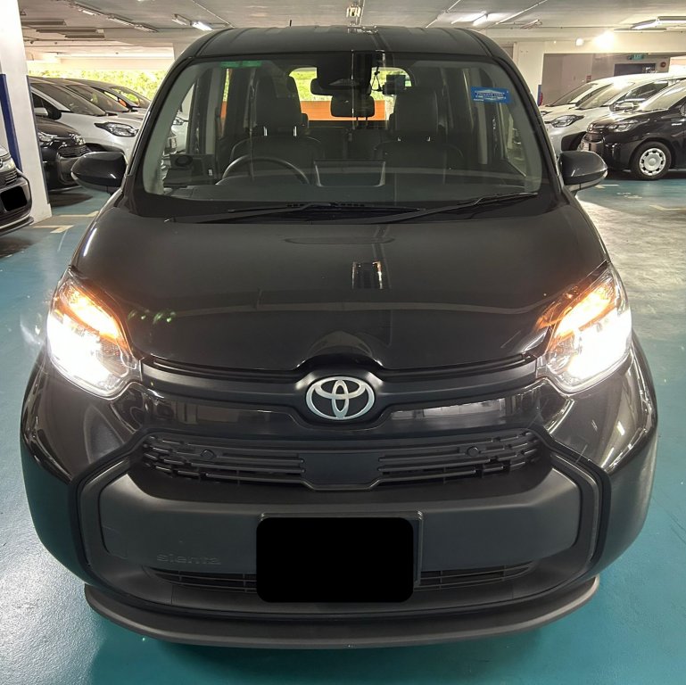 Toyota Sienta Hybrid Standard (Hybrid)
