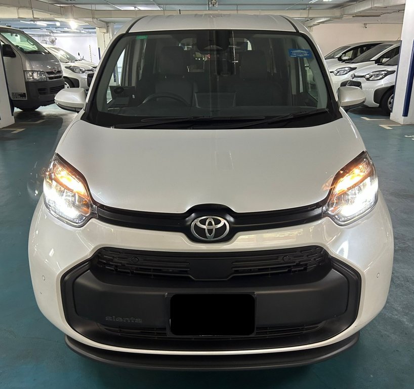 Toyota Sienta Hybrid Standard (Hybrid)