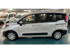 Toyota Sienta Hybrid Standard (Hybrid)