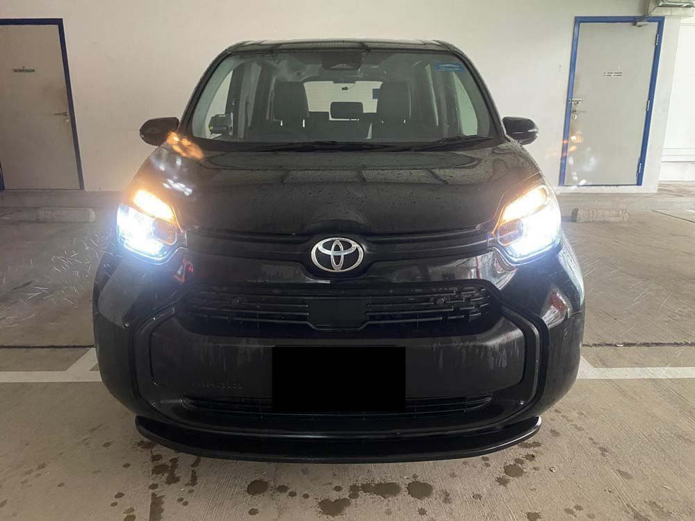Toyota Sienta Hybrid Standard (Hybrid)