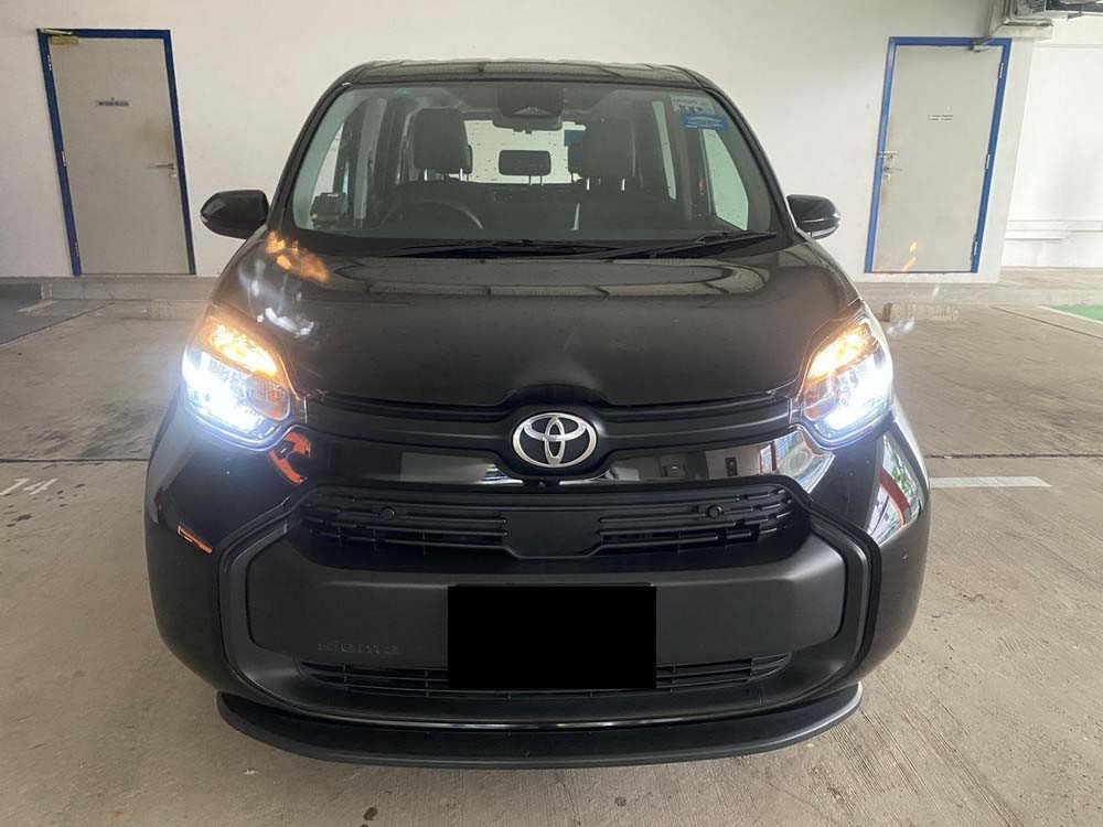 Toyota Sienta Hybrid Standard (Hybrid)