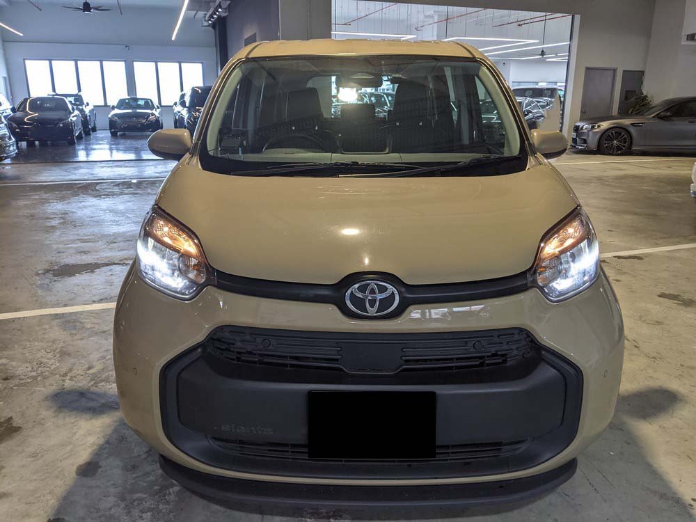 Toyota Sienta Hybrid Standard (Hybrid)