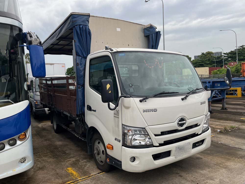 Hino Xzu710r 14ft Wid Cab 5t Mt