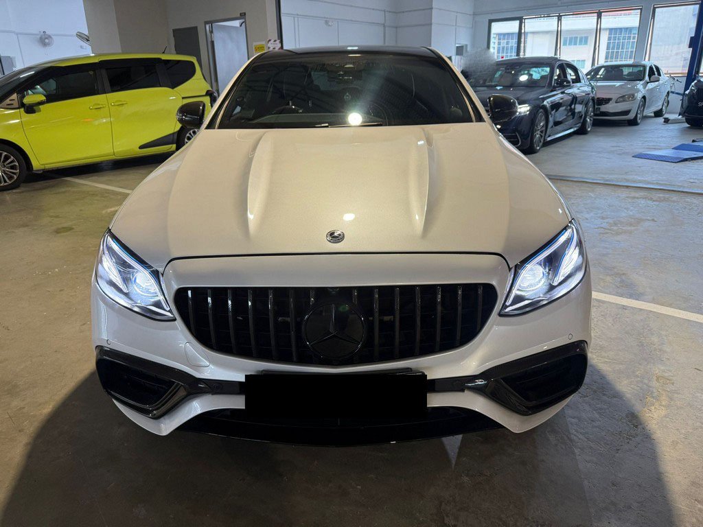 Mercedes Benz E300 Amg Line (r19 Led)