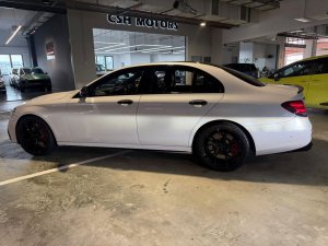 Mercedes Benz E300 Amg Line (r19 Led)