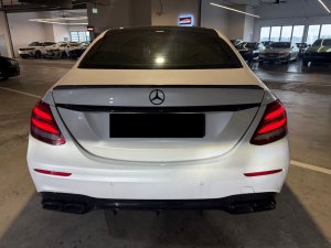 Mercedes Benz E300 Amg Line (r19 Led)