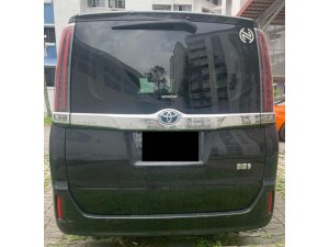 Toyota Noah Hybrid 1.8X CVT
