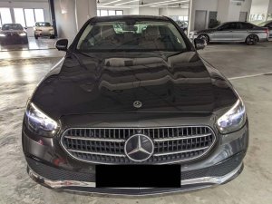 Mercedes Benz E300 Sedan Avg