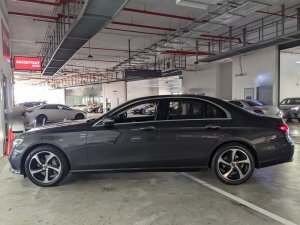Mercedes Benz E300 Sedan Avg