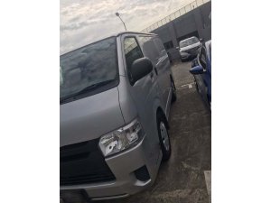 Toyota Hiace Van Turbo 5dr MT