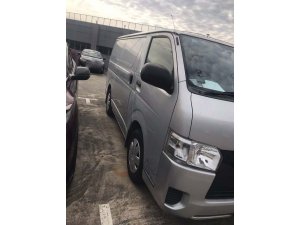 Toyota Hiace Van Turbo 5dr MT