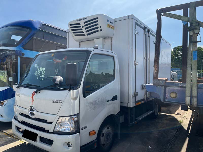 Hino Xzu710r 14ft Wid Cab 5t Mt