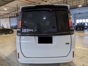 Toyota Voxy Hybrid 1.8X Cvt (Hybrid)