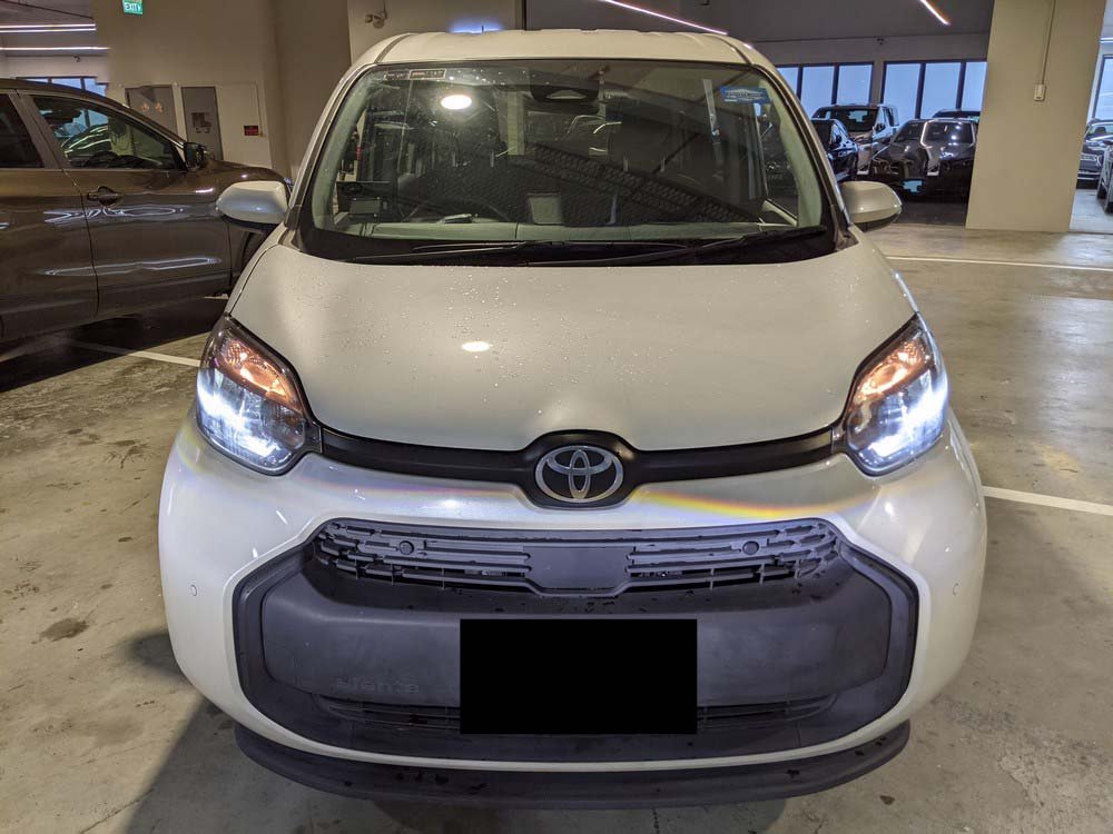 Toyota Sienta Hybrid Standard (Hybrid)