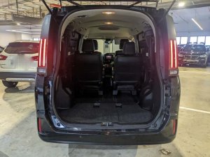 Toyota Noah 1.8x Cvt (Hybrid)