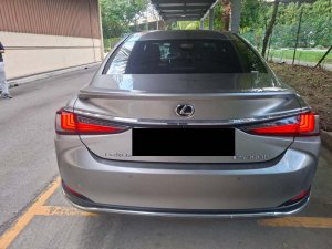 Lexus ES300h 4DR Sedan Luxury (Hybrid)