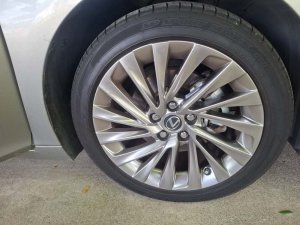 Lexus ES300h 4DR Sedan Luxury (Hybrid)