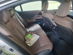 Lexus ES300h 4DR Sedan Luxury (Hybrid)