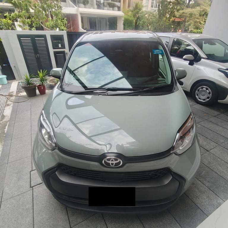 Toyota Sienta Hybrid Standard