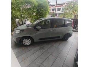 Toyota Sienta Hybrid Standard