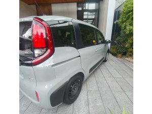 Toyota Sienta Hybrid Standard