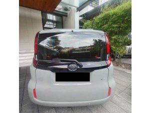 Toyota Sienta Hybrid Standard
