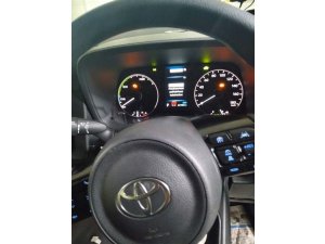 Toyota Sienta Hybrid Standard
