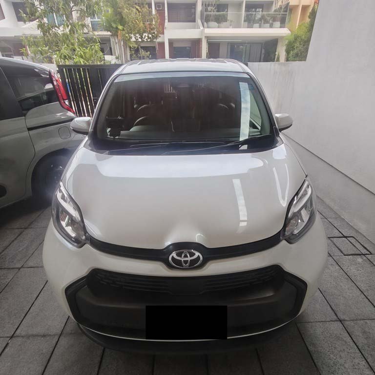 Toyota Sienta Hybrid Standard (Hybrid)
