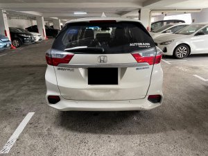 Honda Shuttle 1.5 Auto (Hybrid)