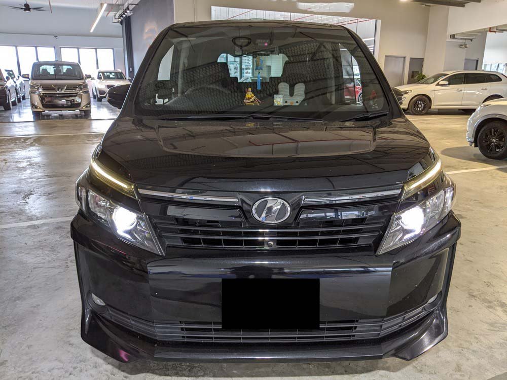 Toyota Voxy 2.0V Cvt
