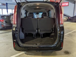 Toyota Noah 1.8x Cvt (Hybrid)