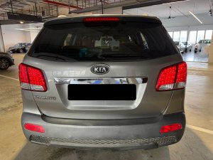 Kia Sorento 2.4 At Abs D/ab 2wd 5dr Hid Sr (COE Till 04/2030)