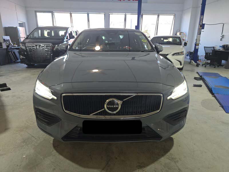Volvo S60 B4 Plus (Hybrid)