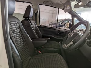 Toyota Noah 1.8x Cvt (Hybrid)