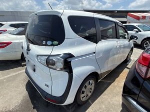 Toyota Sienta 1.5x At Abs D/airbag 2wd (Hybrid)