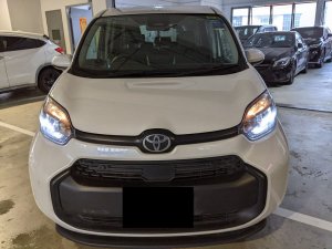 Toyota Sienta Standard (Hybrid)