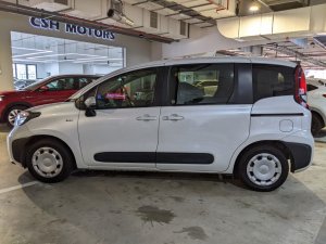Toyota Sienta Standard (Hybrid)