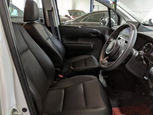 Toyota Sienta Standard (Hybrid)