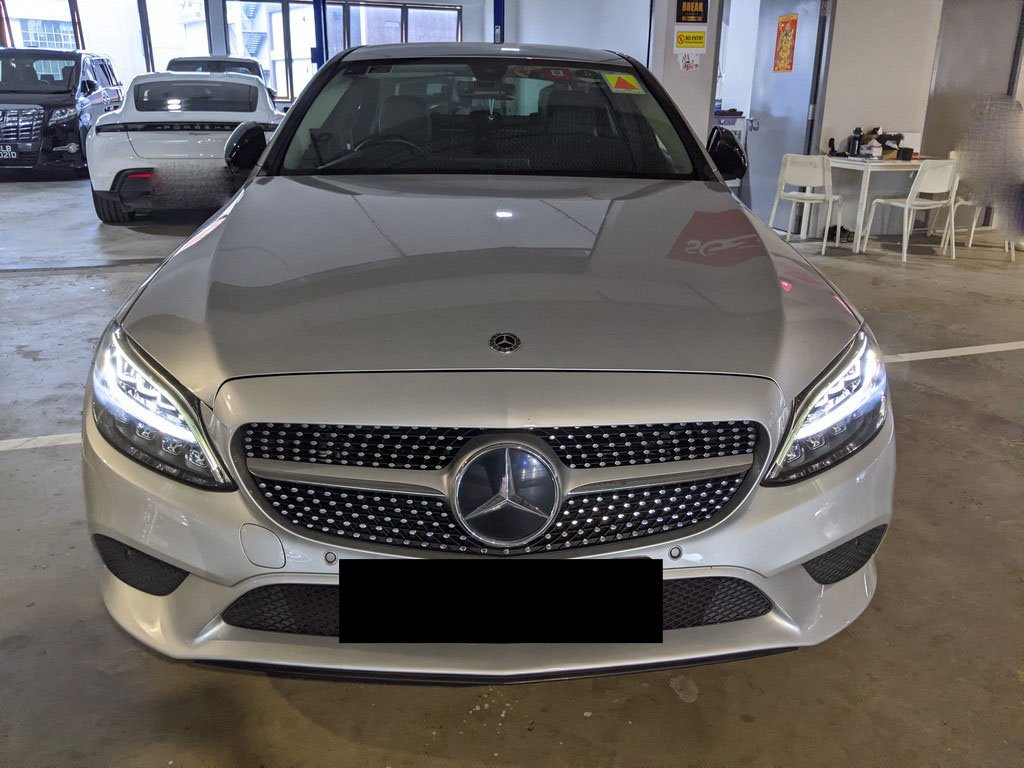 Mercedes Benz C180 Sedan Avg (r17 Led)