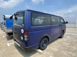 Toyota Hiace 3.0 Dx Diesel Turbo Mt 2wd Lgv (COE Till 03/2030)