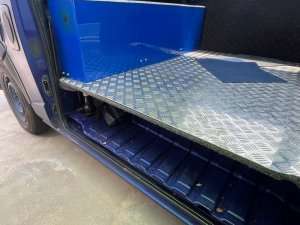 Toyota Hiace 3.0 Dx Diesel Turbo Mt 2wd Lgv (COE Till 03/2030)