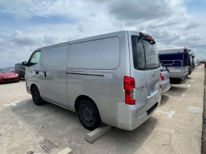 Nissan NV350 Panel Van 2.5 5MT 5dr