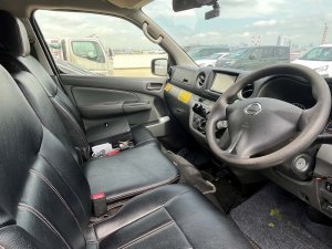 Nissan NV350 Panel Van 2.5 5MT 5dr